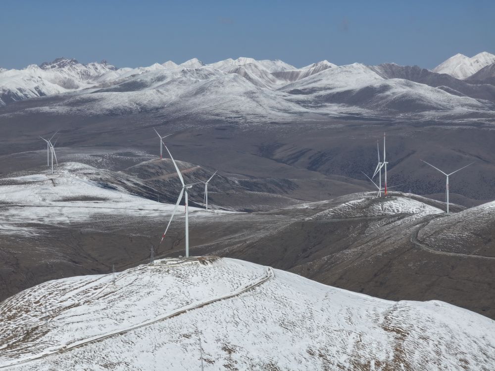 新华鲜报|海拔5305米！我国全球海拔最高风电场发电超2200万千瓦时