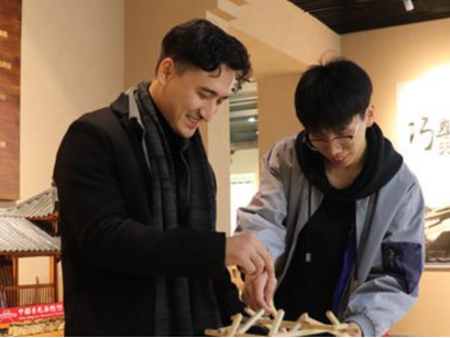 “洋弟子”走进“古廊桥天然博物馆” 看传统技艺从濒危到复兴