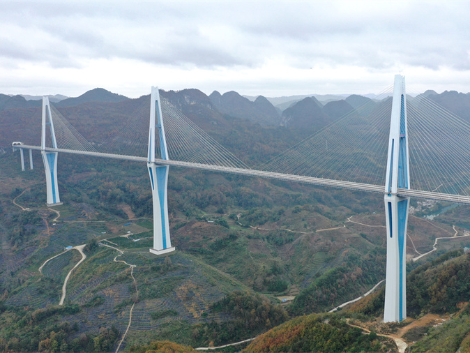 向新黔行·内陆开放高地｜走进“天”字号旅游目的地 赏“天空之桥”美景