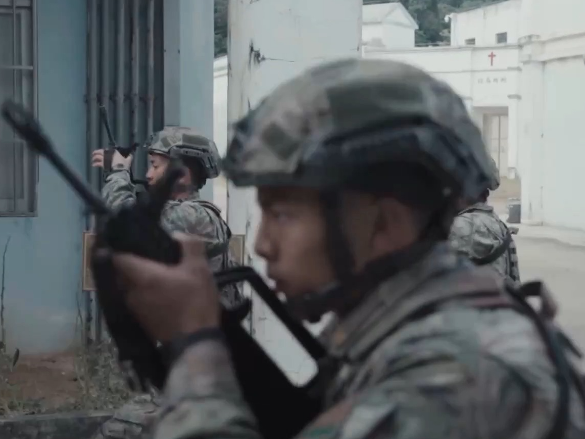 致敬！守护濠江和平安宁的“莲花卫士”