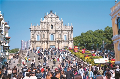 绘就心手相连和衷共济的动人画卷（莲花盛开·真情廿五）