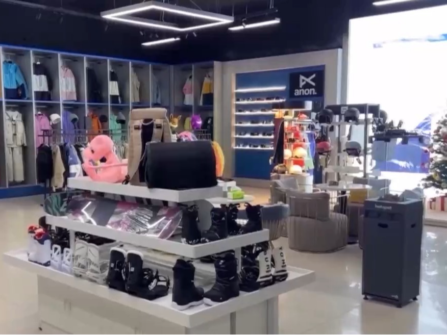 冰雪经济“热”起来 滑雪装备产销两旺！这个冬天你滑雪了吗？