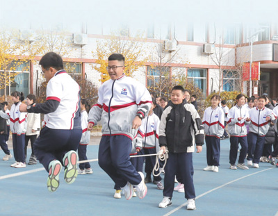 课间15分钟，如何推广开？（大家谈·今天，如何让孩子们身上有汗、眼里有光）