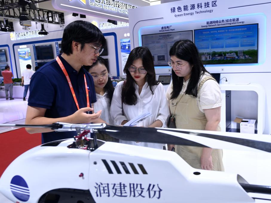 共话中国经济新机遇丨专访：“中国经济韧性与活力充分展现经济治理有效性”——访马来西亚智库区域策略研究所执行董事蔡伟杰