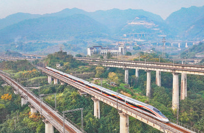 自主研发高速动车组列车又添新成员（新时代画卷）