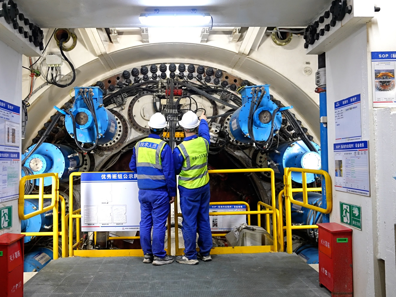 京津冀首条下穿机场高铁盾构隧道顺利贯通