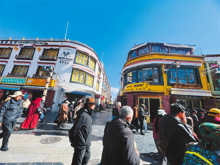 拉萨八廓街：千年古街焕发生机活力