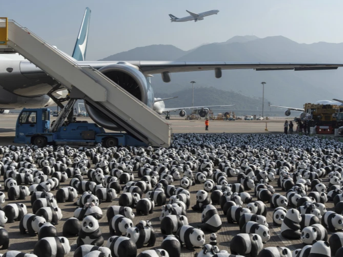 2500件熊猫雕塑亮相 香港拥抱“熊猫经济”