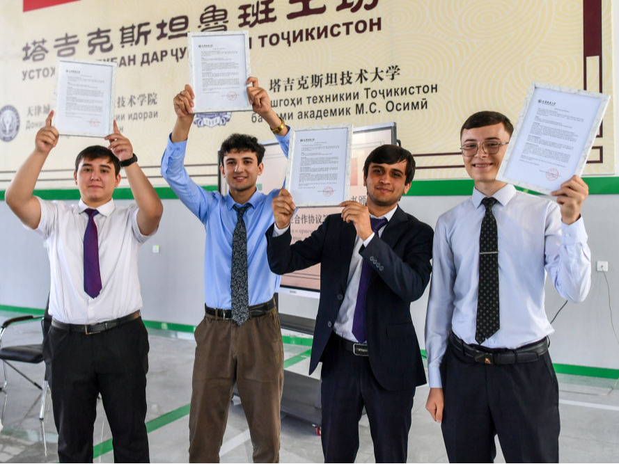 新华时评丨协调推进三大“联通”，让“幸福路”越走越宽