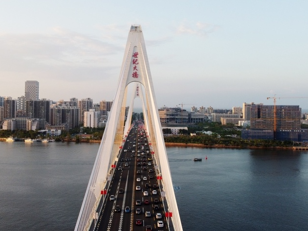 海外网评：海南自贸港成为推动经济全球化新引擎