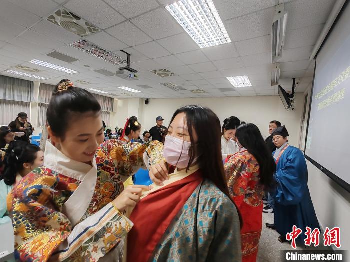 两岸汉服爱好者在台交流：希望“自己的文化”让更多人看见