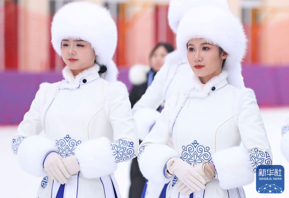 新华全媒+丨“小雪团”闪耀“十四冬”