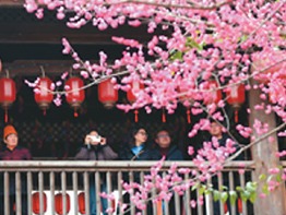 在旅途看热气腾腾的中国