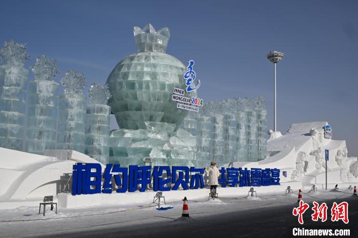 （十四冬）“十四冬”邂逅春节：“冰雪白”与“中国红”相遇的“热辣滚烫”