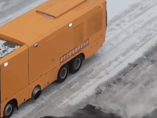 冰天雪地里，他们的善举温暖着寒冬！