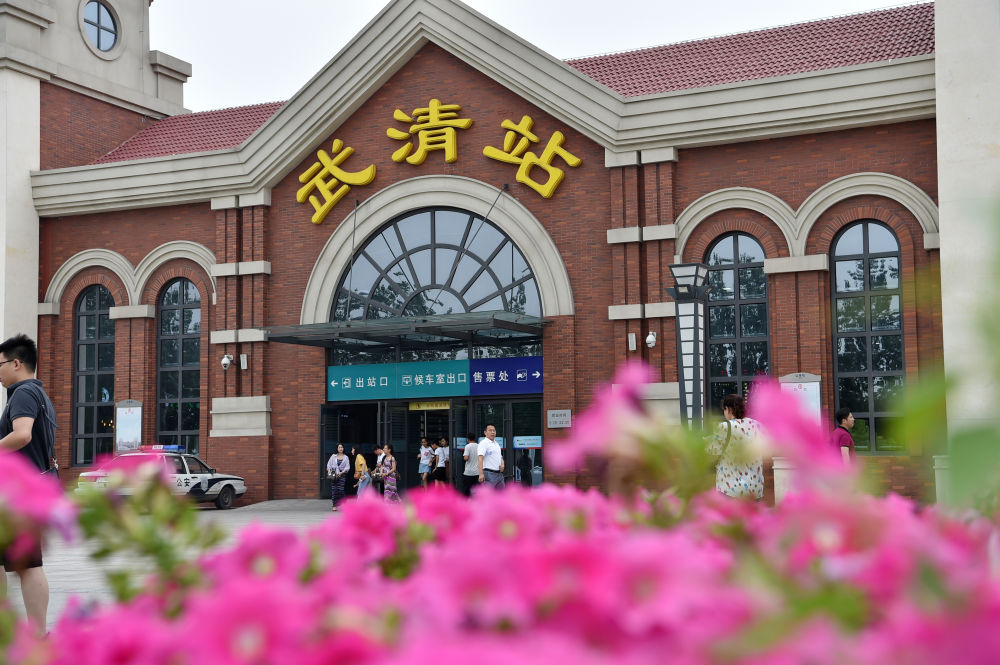 新时代中国调研行之看区域·京津冀协同发展十年十人故事|“两分钟”，他在站台见证两座城市的“握手”