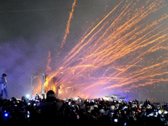 盐水蜂炮、“炸寒单”、放天灯…… 台湾的元宵节很热闹！