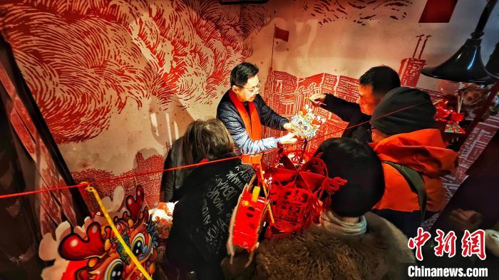 两岸同胞武汉共赏民俗欢庆元宵节