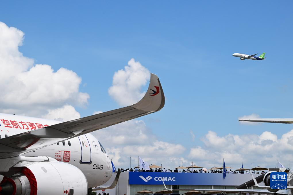 新华时评 | C919海外亮相 国际合作又添新典范