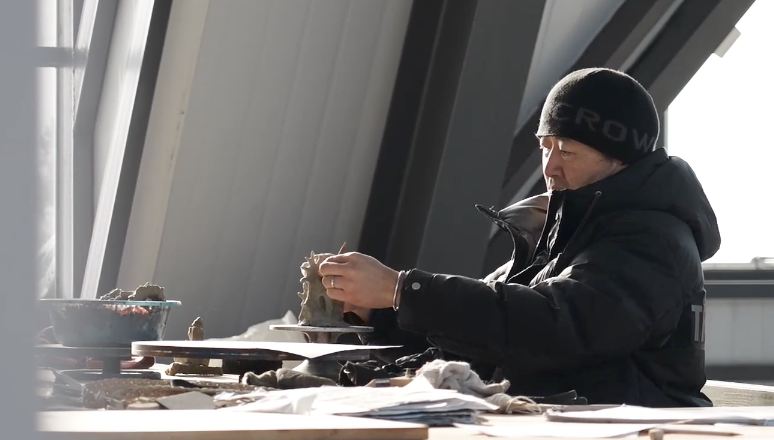 新华全媒+｜一片冰心 一把雪铲 雕刻“十四冬”