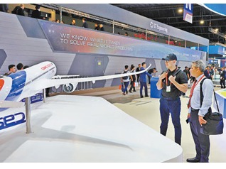 国产大飞机C919亮相新加坡航展