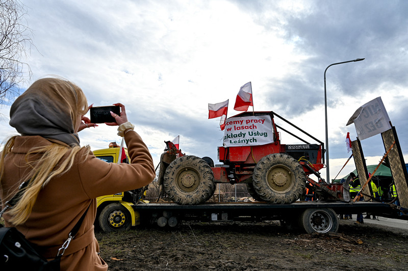 波兰农民封锁与德国边境的高速公路：抗议欧盟从乌克兰进口食品