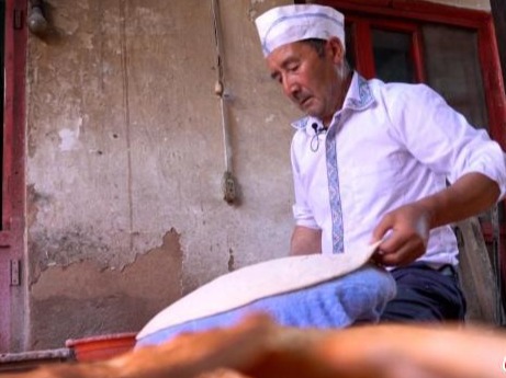 新疆一张“大馕”何以入选国家级非物质文化遗产公示名单？