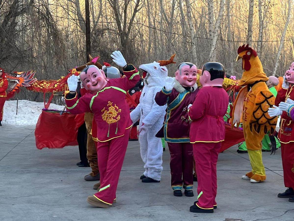 团圆年｜新疆“村晚”火出圈，乡土文化打出特色IP