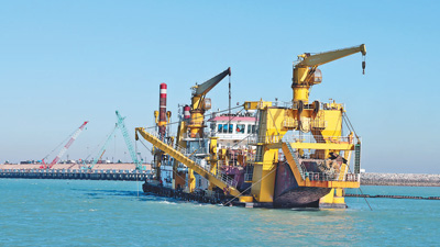 中企助力伊拉克港口建设稳步推进（共建“一带一路”·第一现场）