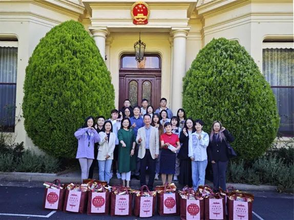 驻墨尔本总领馆举行“温暖迎春·共庆中国年”慰问中国留学生座谈会