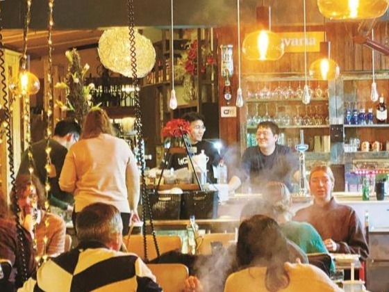 浙江小伙在荷兰开火锅连锁店：让“中国味”走向世界