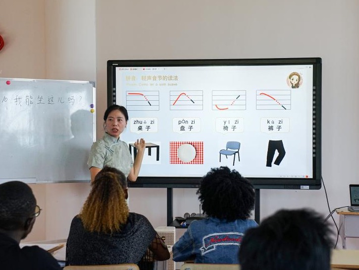 中文助力安哥拉年轻人奔向更广阔天地