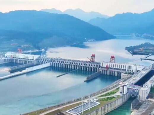 各行各业“百舸争流”力争上游 迎着春天新的发展图景正加快绘就