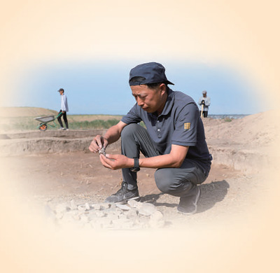 探古老文明 传友谊之声（人文观察）