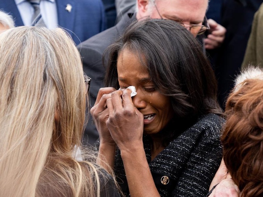 说一套做一套无法取信于人——起底美国政治“形象赤字”