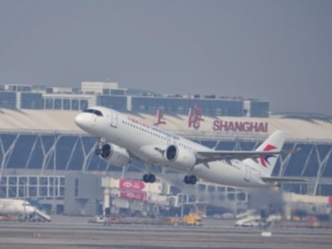 东航第五架C919大飞机交付入列