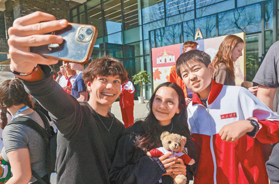 “为增进两国人民友谊贡献力量”