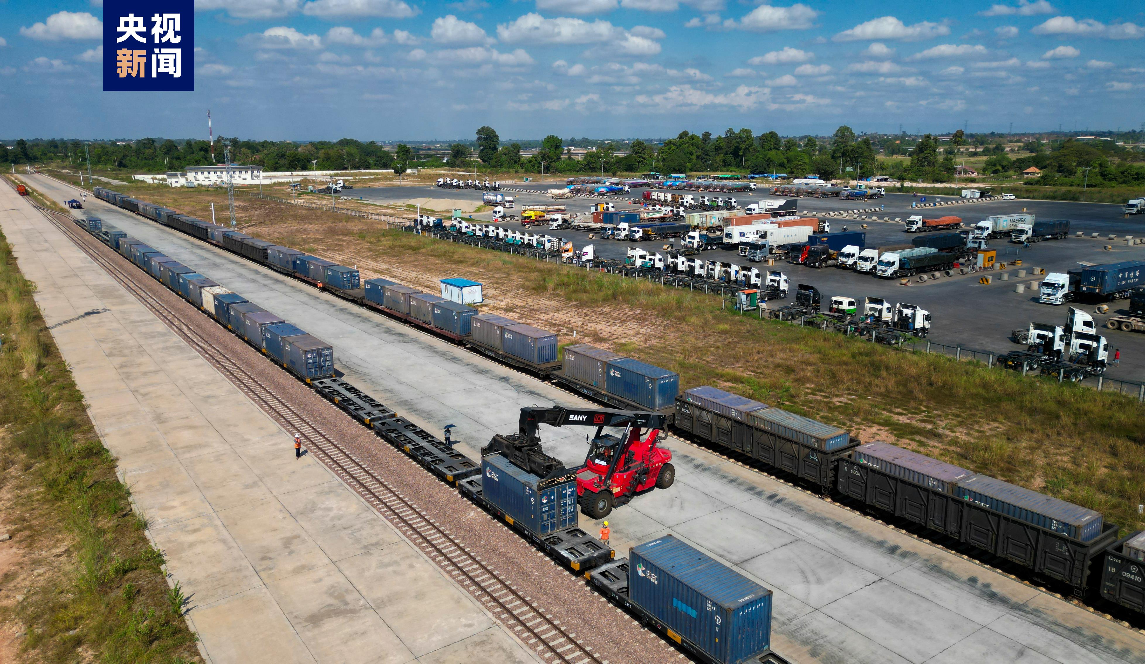 中老铁路"澜湄快线"货物列车累计开行突破1000列 - 资讯 - 海外网