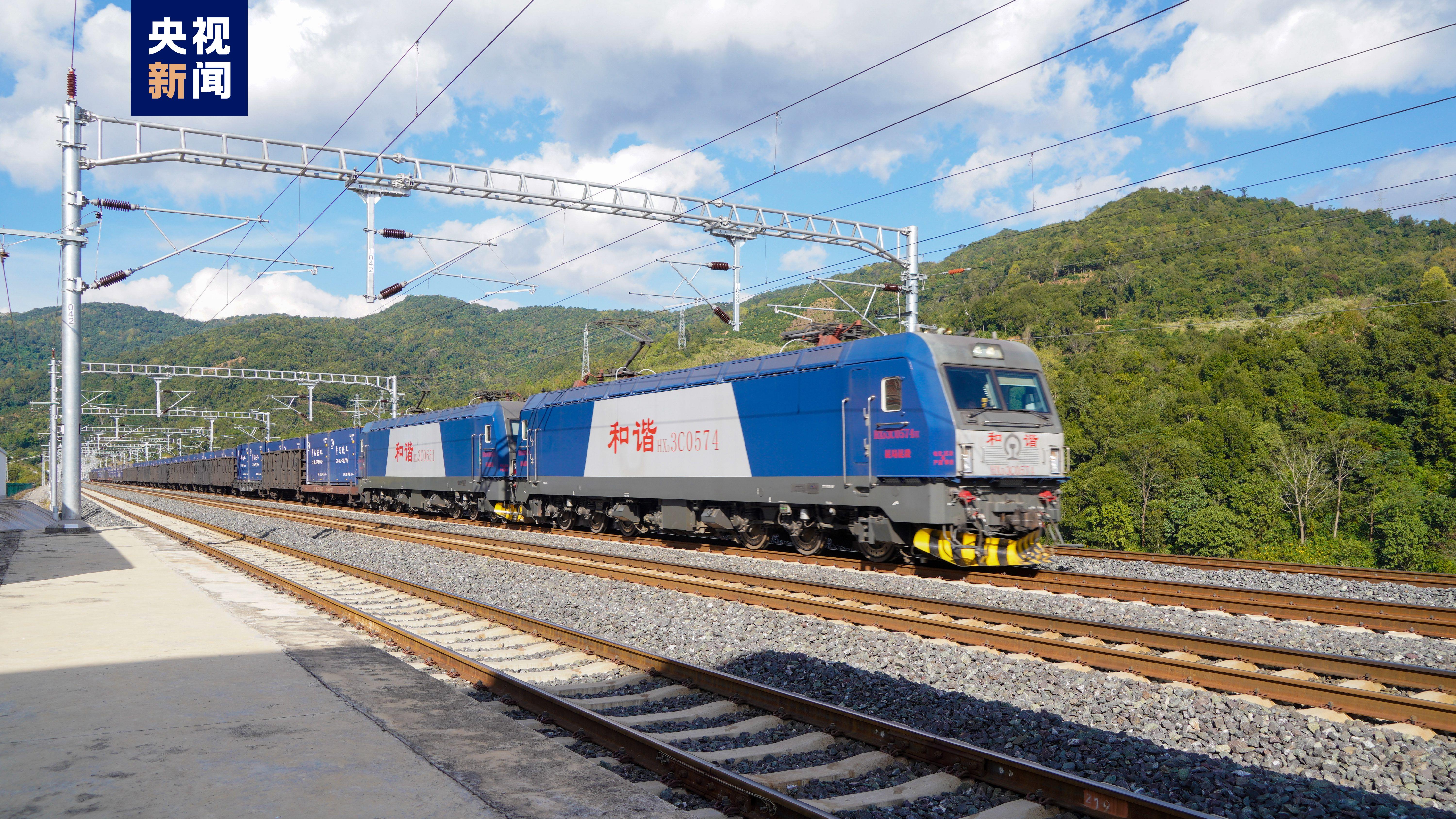 中老铁路"澜湄快线"货物列车累计开行突破1000列 -  -