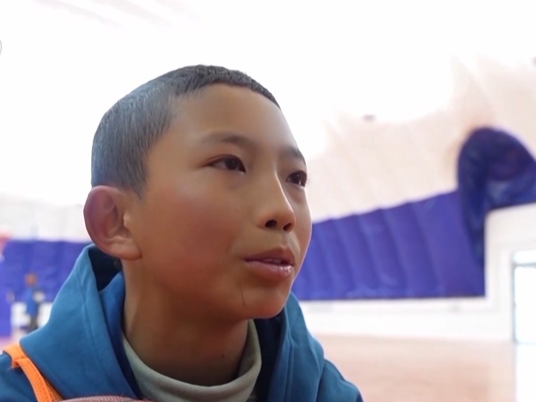 在高海拔也能尽情奔跑！现代化教育设施为西藏孩子的梦想插上翅膀