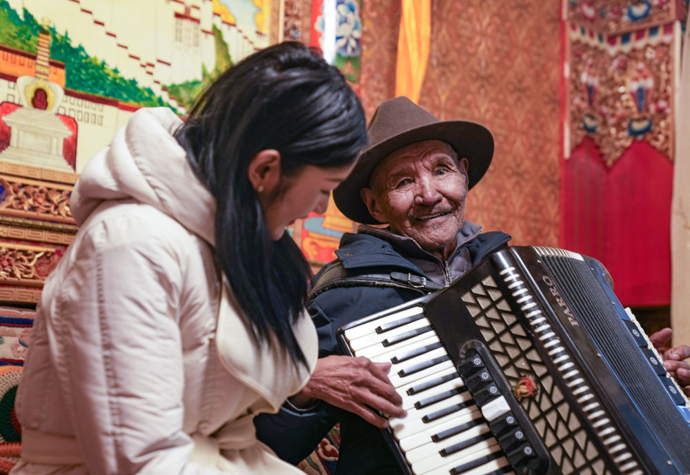 通往幸福之路——三代新华社记者眼中朗嘎村的历史变迁