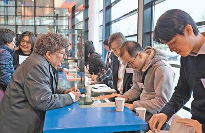 “通过电影感受中国发展，了解中国文化”