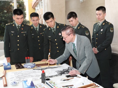 澳门和内地十余名书画家走进驻澳门部队