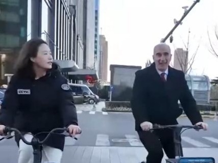 中国两会汇聚世界关注与期待 感受中国经济活力与韧性