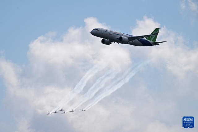 海外网评：“5%左右”释放中国经济积极进取的信号