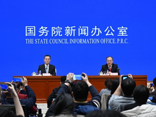 两会现场速递｜政府工作报告起草组负责人解读报告新部署