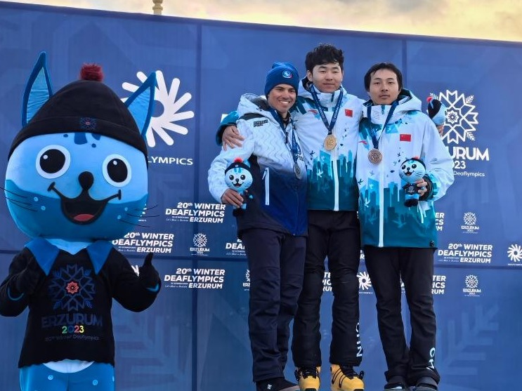 中国选手首次夺得听障冬奥会单板滑雪个人项目金牌