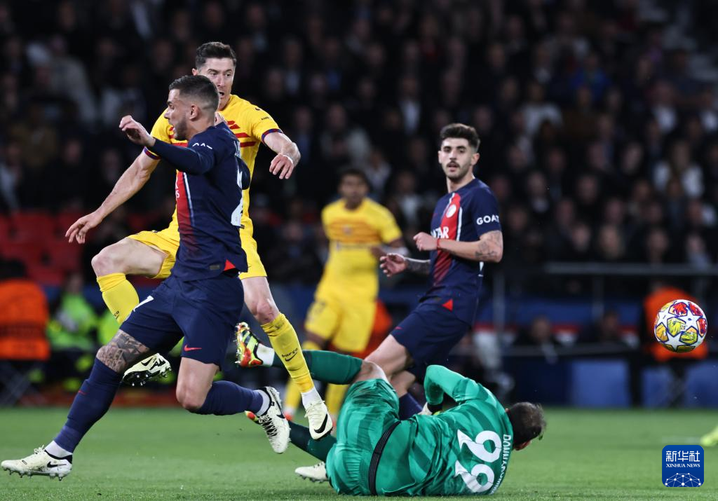 欧冠:大巴黎不敌巴萨 - 资讯 - 海外网