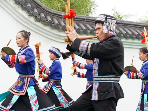 广西“三月三”成国际派对 中外游客潮玩非遗