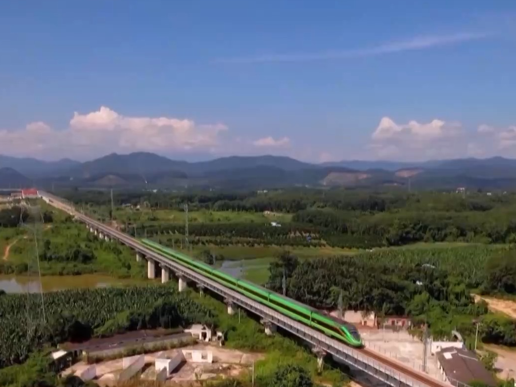 中老铁路国际旅客列车开行一周年 保障旅客便捷出关